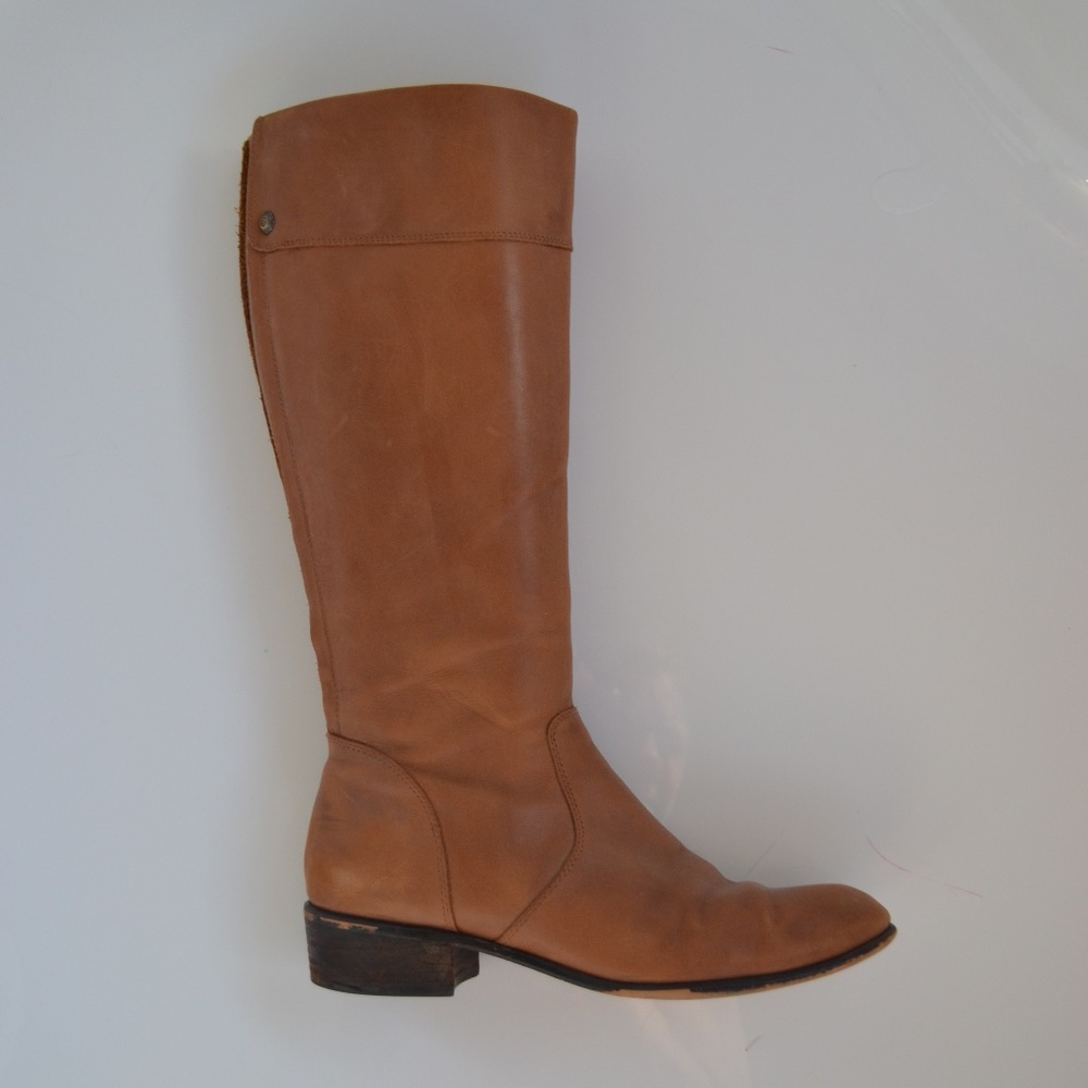 • LEATHER RIDING BOOTS •